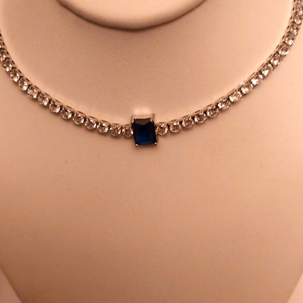 Gorgeous stunning sapphire blue w clear Quartz diamonds necklace rodeum plating